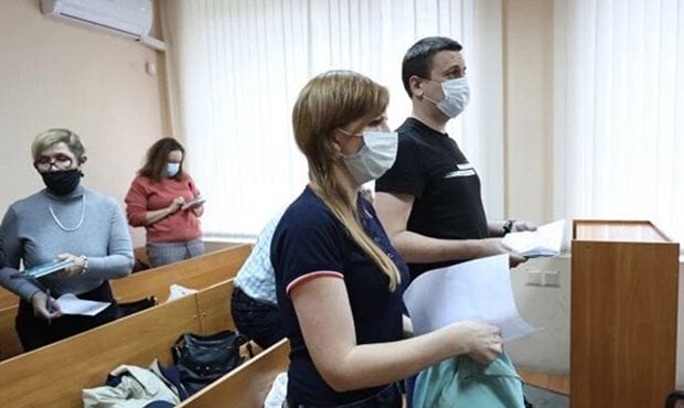 Суд отменил приговор челябинским анархистам, вывесившим баннер «ФСБ — главный террорист»