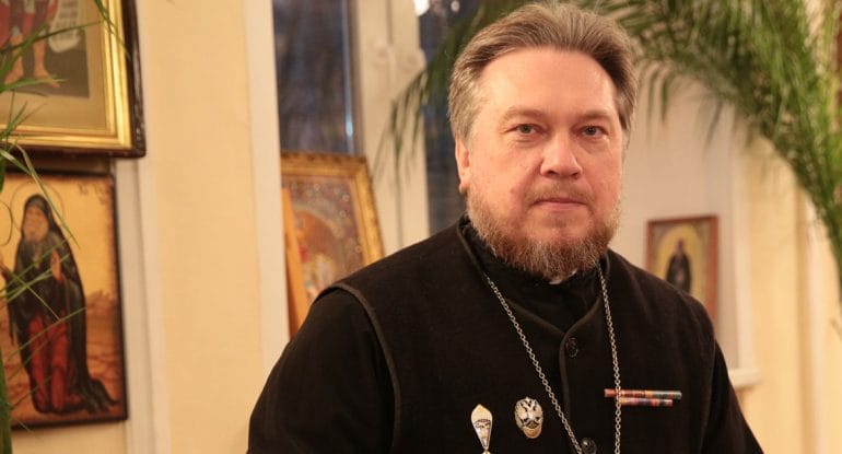 Военный протоиерей посоветовал женщинам больше рожать, чтобы было не так страшно отправлять детей на войну