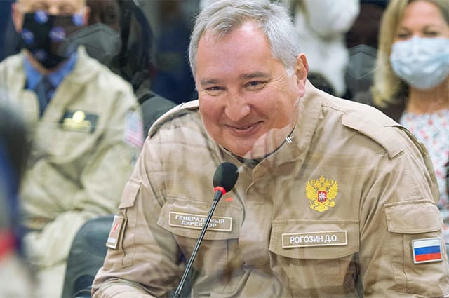 Экс-глава Роскосмоса Рогозин ранен при обстреле гостиницы в Донецке. Baza уточняет, что в ягодицу, голову и бедро