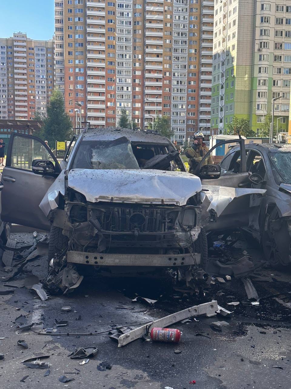 Подорванный в среду внедорожник принадлежит офицеру ГРУ Андрею Торгашову из части 45807. Это второй взрыв авто, связанный с этой частью