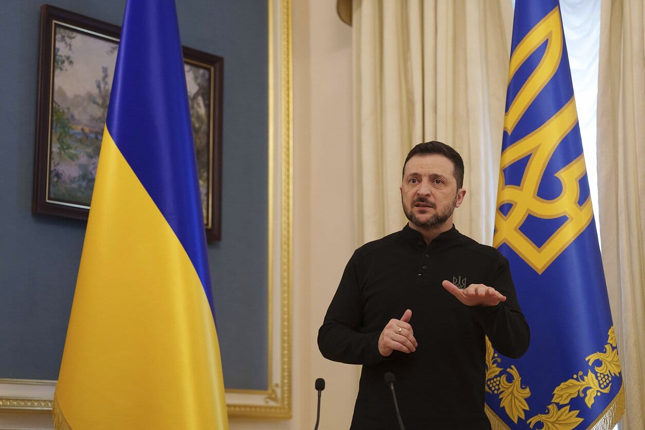 «Украина принимает это предложение, мы готовы сделать такой шаг» — Зеленский о полном прекращении огня на 30 дней