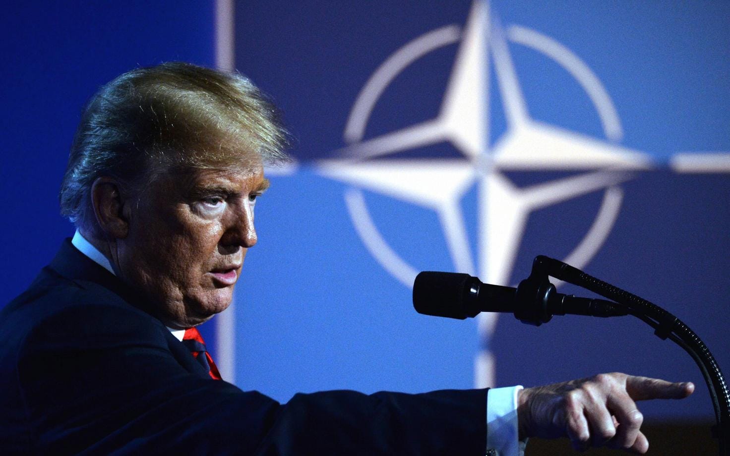 CNN: Трамп обсудил с лидерами ЕС гарантии безопасности Украине по аналогии со статьей 5 договора НАТО — без вступления Украины в альянс