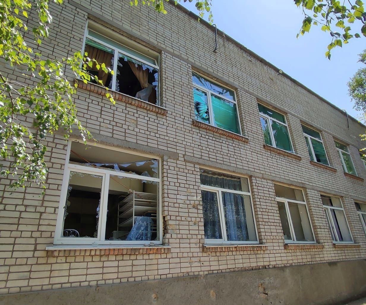 Последствия обстрела Никополя в Днепропетровской области