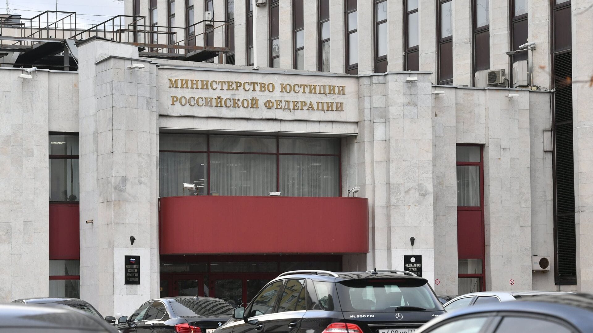 Минюст внес в реестр иноагентов журналистов Венедиктова, Невзорова и Пархоменко