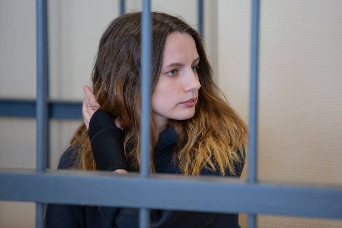 Активистку Яну Пинчук этапировали из РФ в Беларусь. Ей грозит до 19 лет тюрьмы за ведение оппозиционного Telegram-канала