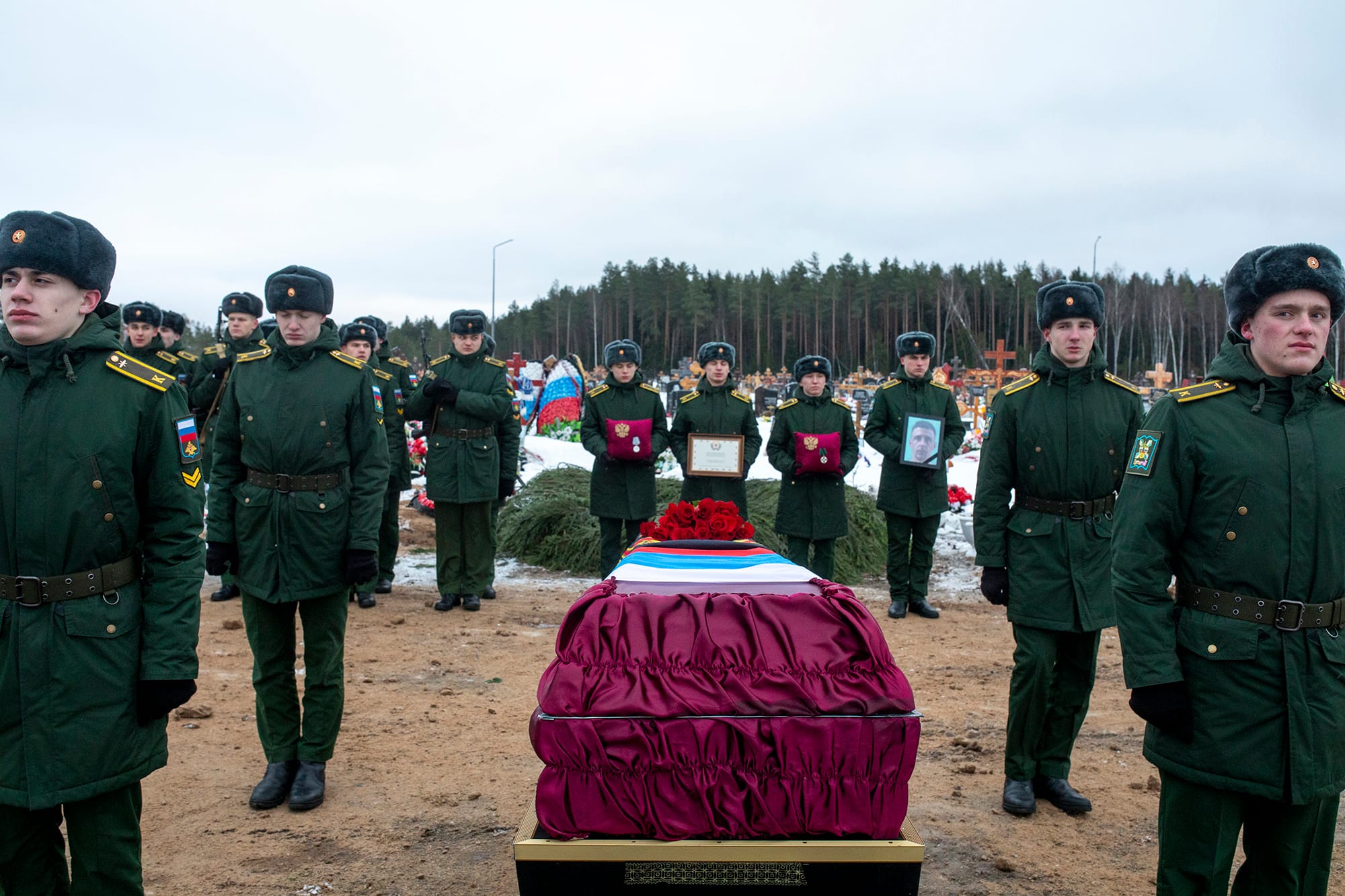 Пригожин добился, чтобы наемника ЧВК Вагнера похоронили в Петербурге на Аллее Доблести. «Повар» Путина лично приехал на церемонию