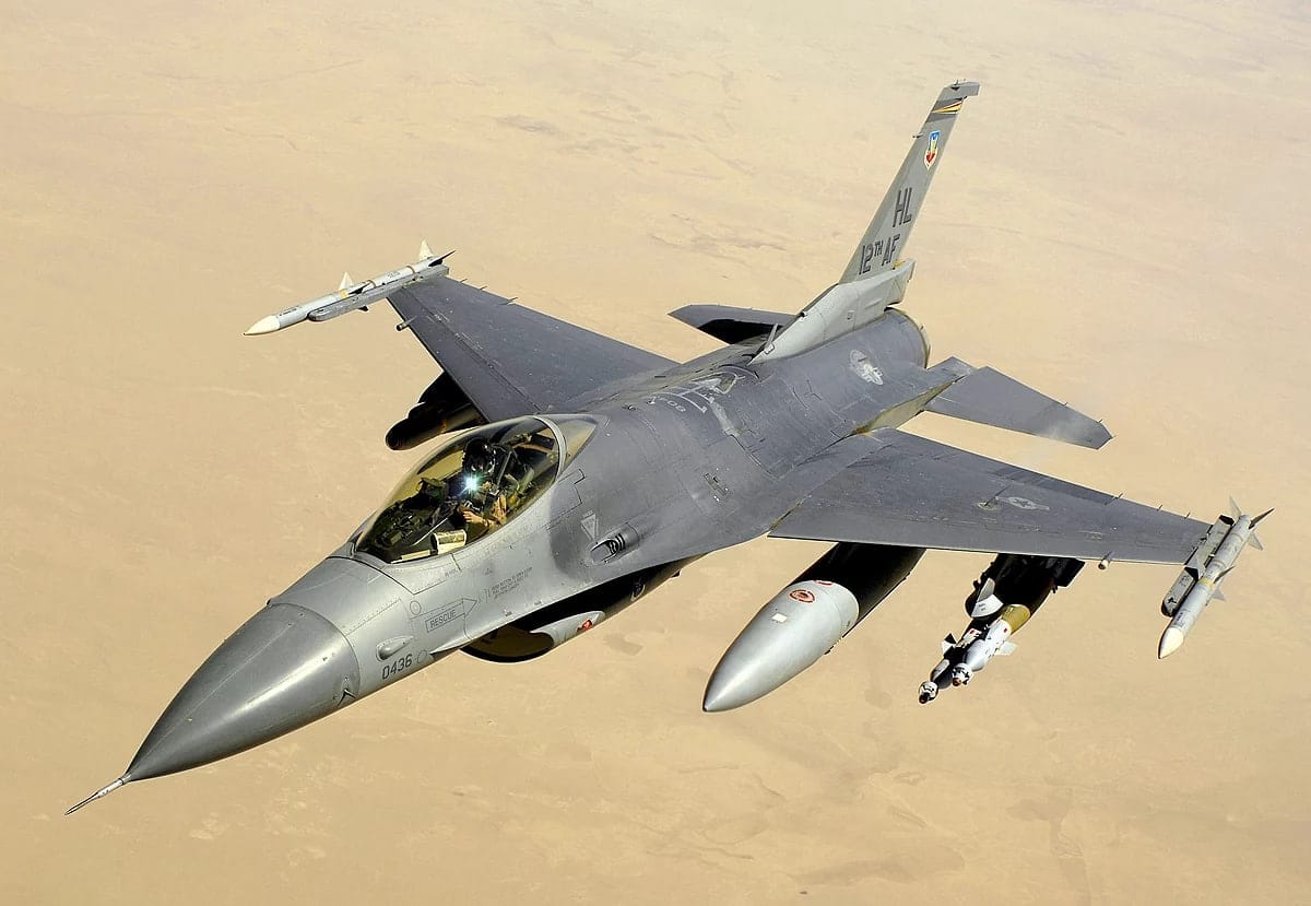 WSJ: В Украине разбился американский истребитель F-16. Ранее сообщалось о гибели пилота