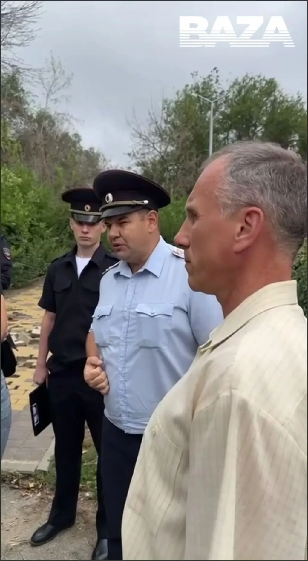 «Будет необходимость, я вас всех расстреляю» — полицейский в Саратове обратился к митингующим против застройки парка